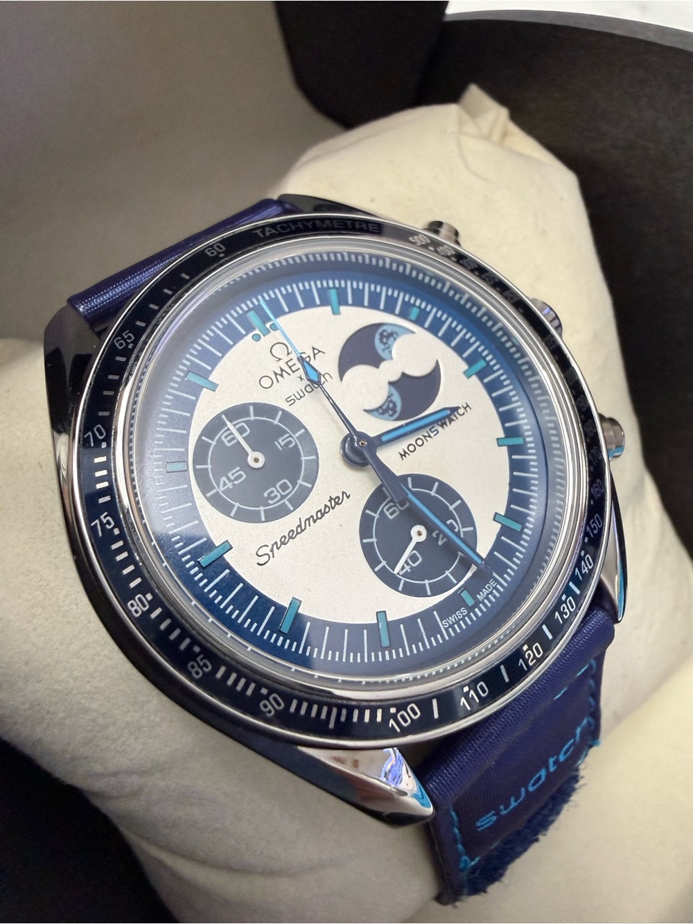 Moonwatch Mission to the Super Blue Moonphase. Chronograph. Stainless SteelCase